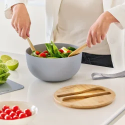 Salatsk�ls�t med l�g og bestik