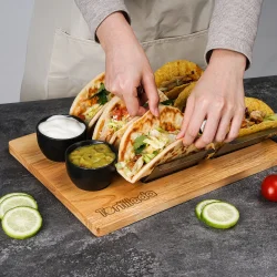 Taco- og hotdogholder i rustfrit st�l med br�t og sk�le