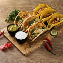 Taco- og hotdogholder i rustfrit st�l med br�t og sk�le