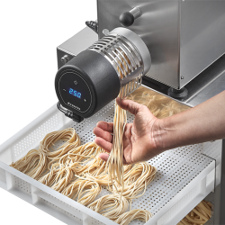 Pastamaskine med mixer, til ekstruderede pastatyper, hvid