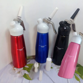 Sifon 0,5 liter i aluminium. med 3 spr�jtetyller, pink